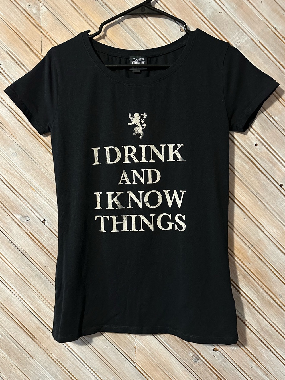 Game of Thrones Touring Exhibition I Drink and I Know Things Fitted T Shirt